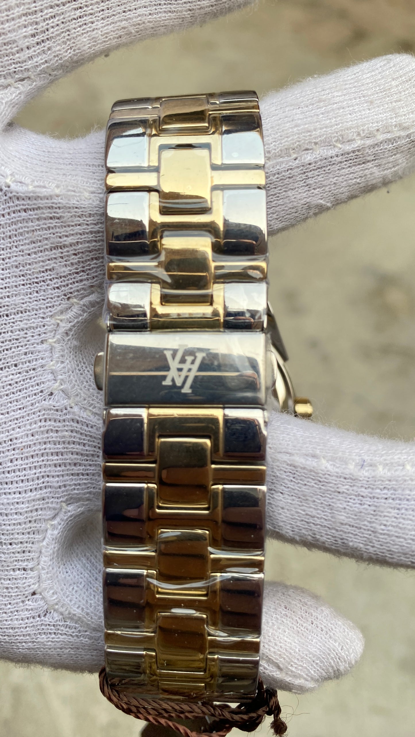 Vector Hugo dress watch for men’s