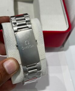 Alternative view of Omega Seamaster automatic